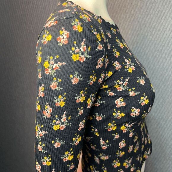 White Fawn Tillys Tee Shirt Black Floral Long Sleeve Cropped Stretch Juniors Med - Picture 7 of 9